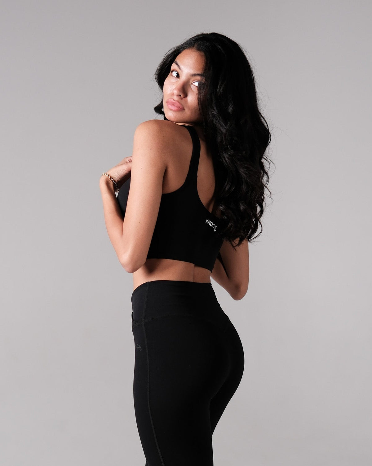 SCULPTING PADDED CROP TOP | BLACK