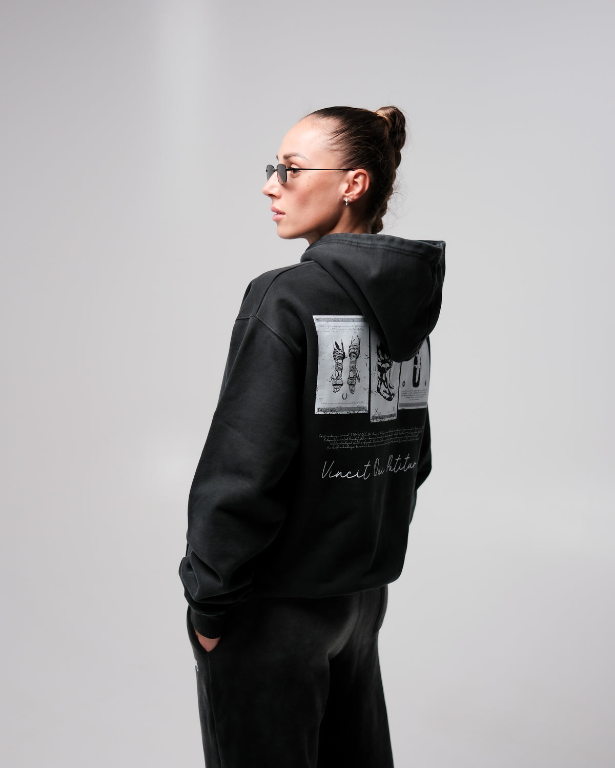 VINCIT QUI PATITUR ULTRA HEAVY HOODIE