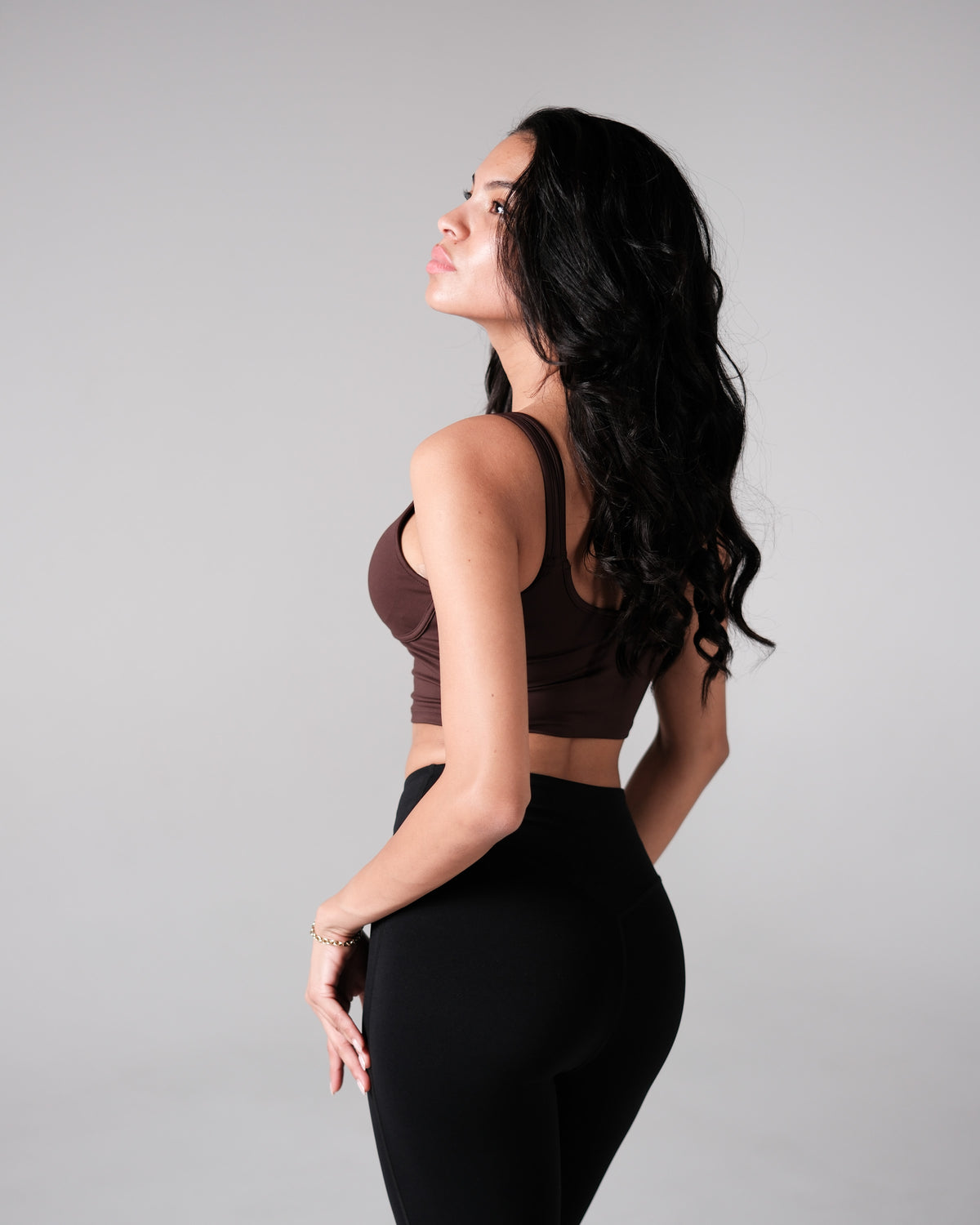 SCULPTING PADDED CROP TOP | BROWN