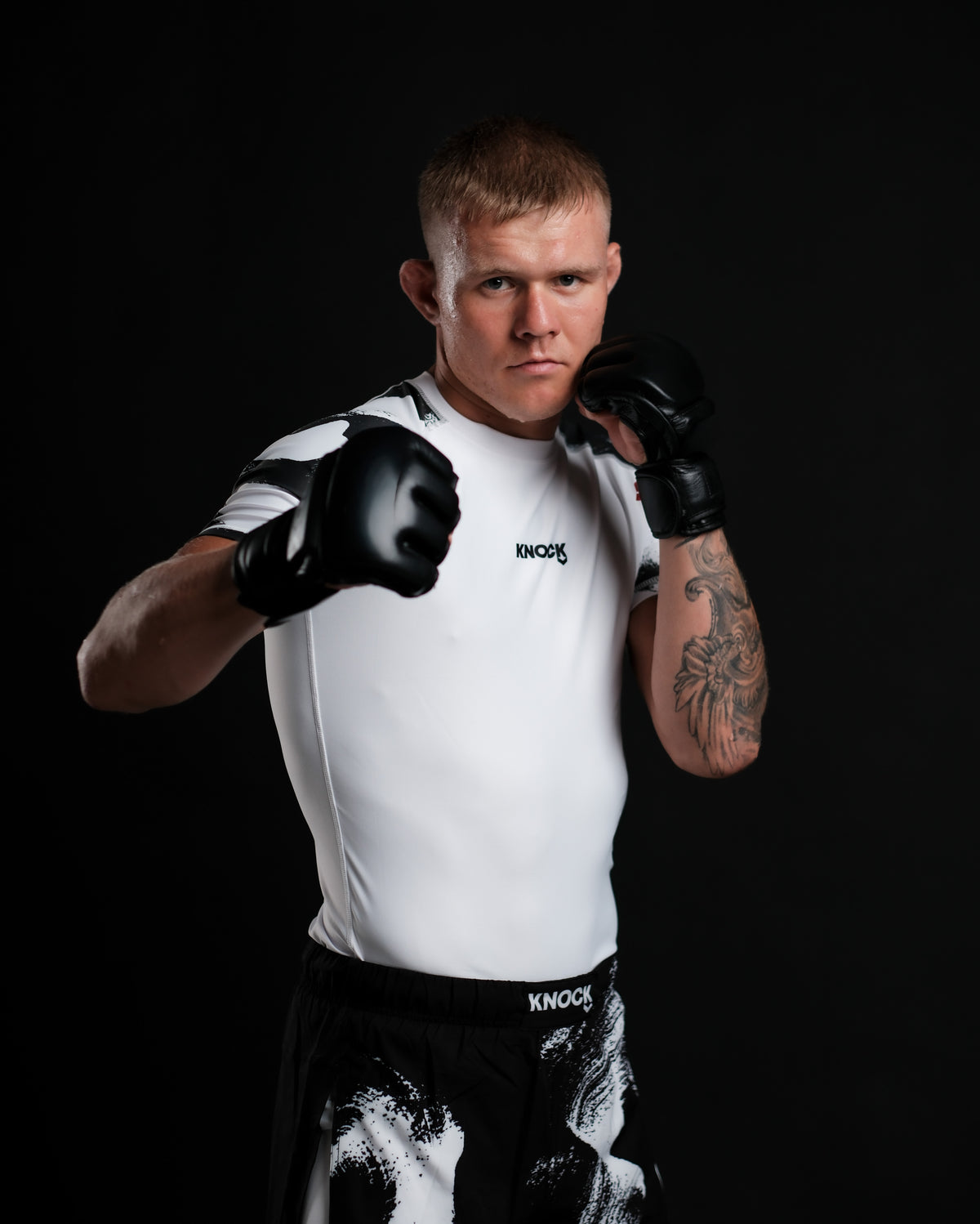 V. T. RASHGUARD | WHITE
