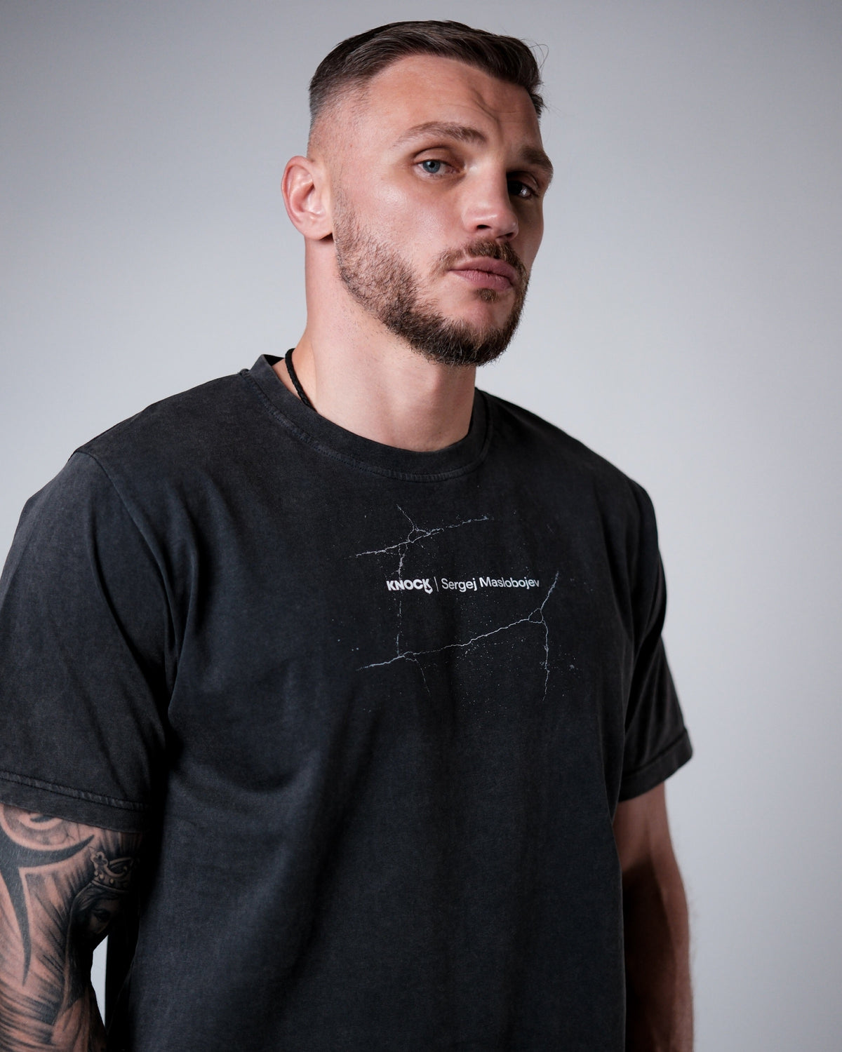 KNOCK x SERGEJ MASLOBOJEV TEE