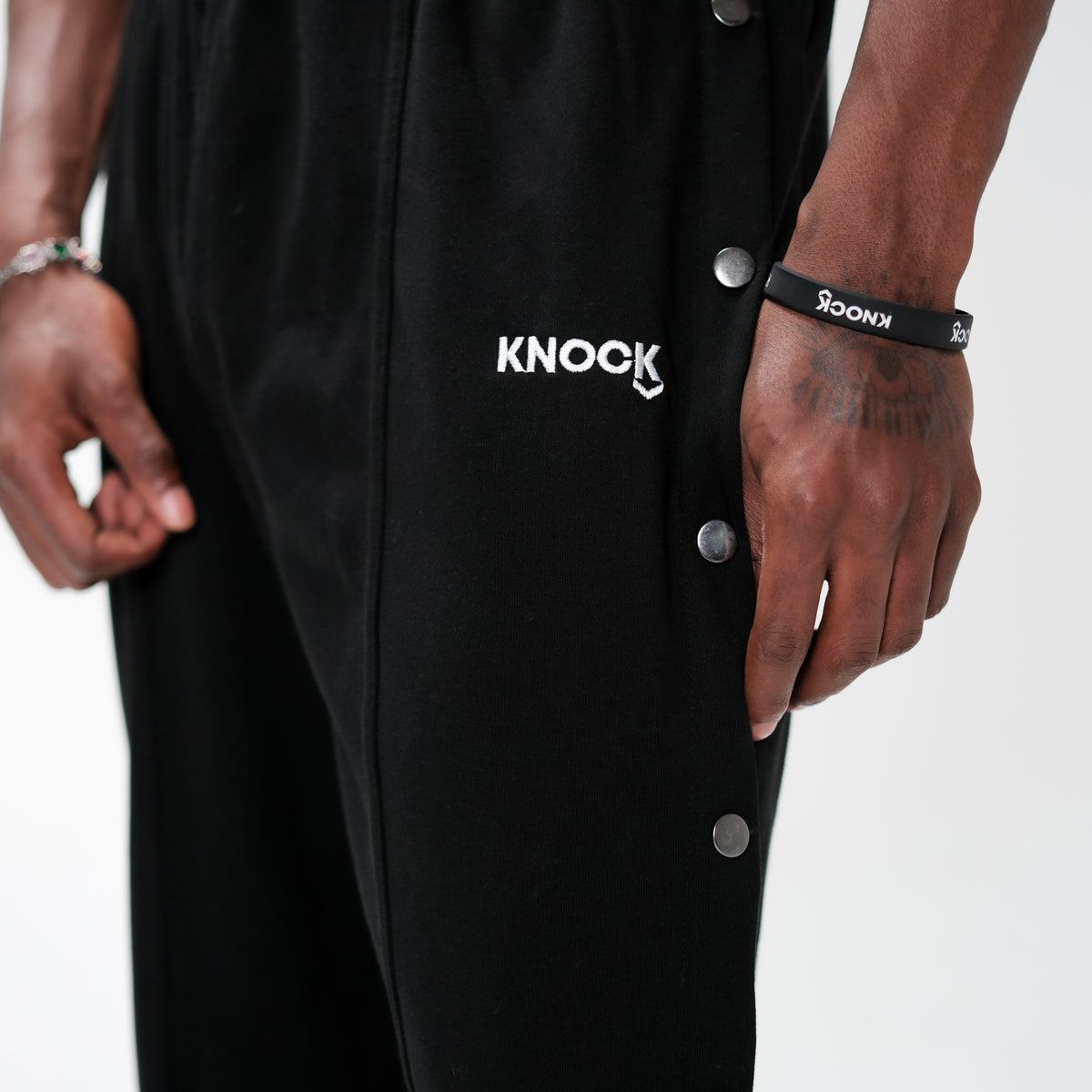 SIDE-SNAP JOGGERS | BLACK