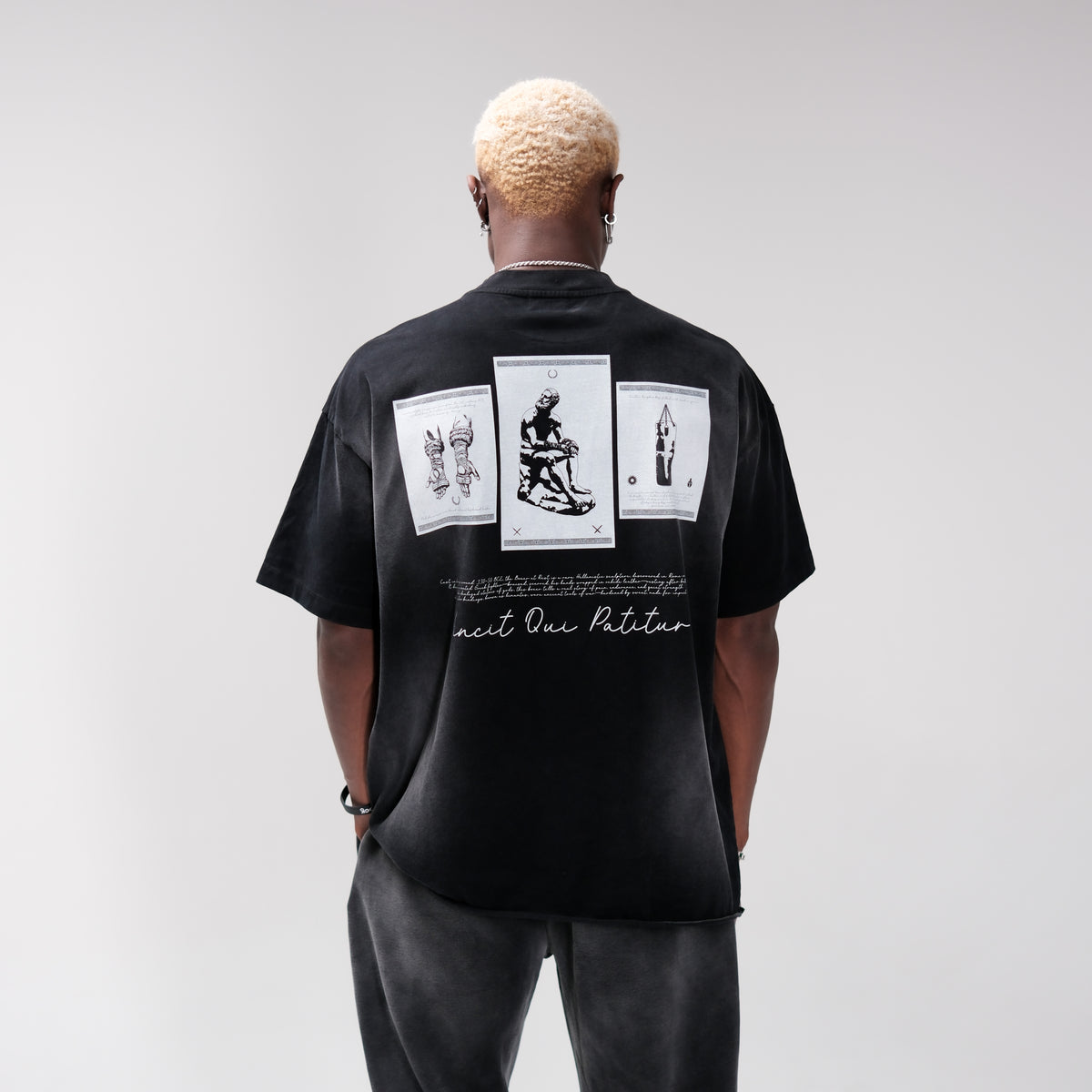 VINCIT QUI PATITUR TEE LOOSE BOTTOM