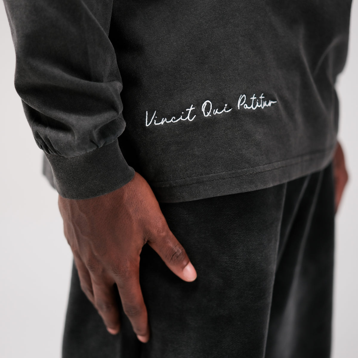 VINCIT QUI PATITUR LONG SLEEVE TEE