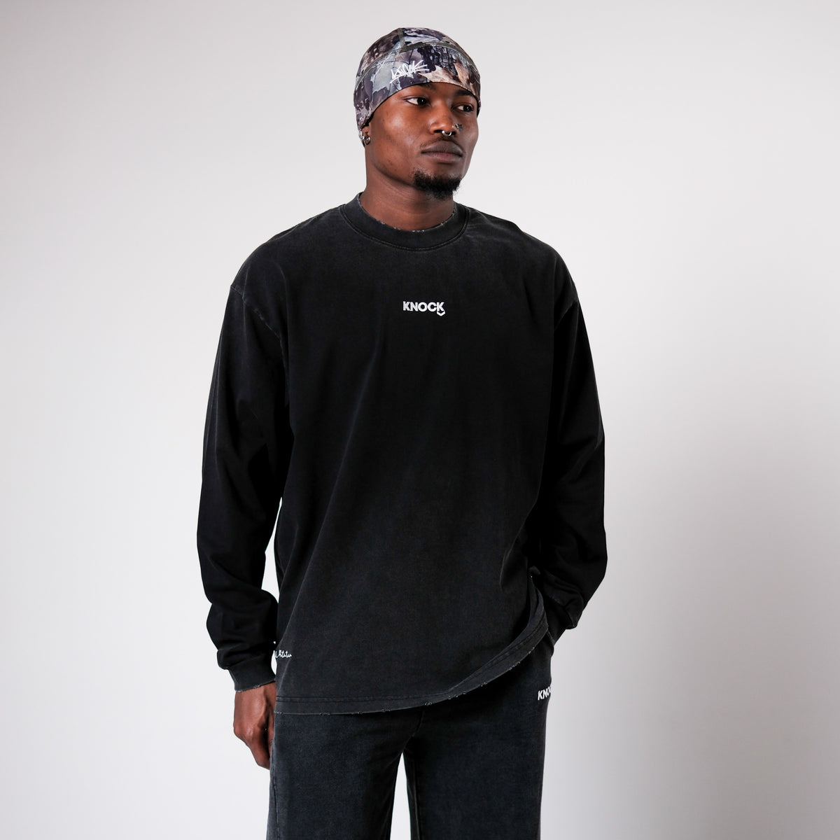 LIMITED VINCIT QUI PATITUR LONG SLEEVE TEE