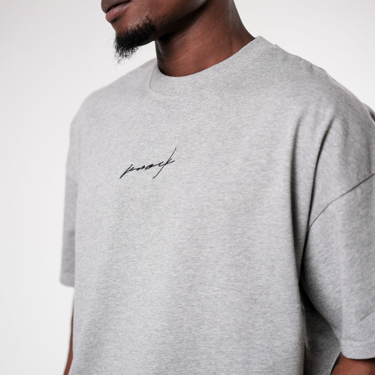 MID COUNT TEE | GREY