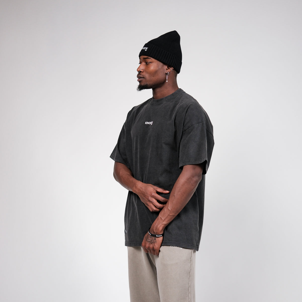 VINCIT QUI PATITUR TEE | VINTAGE BLACK