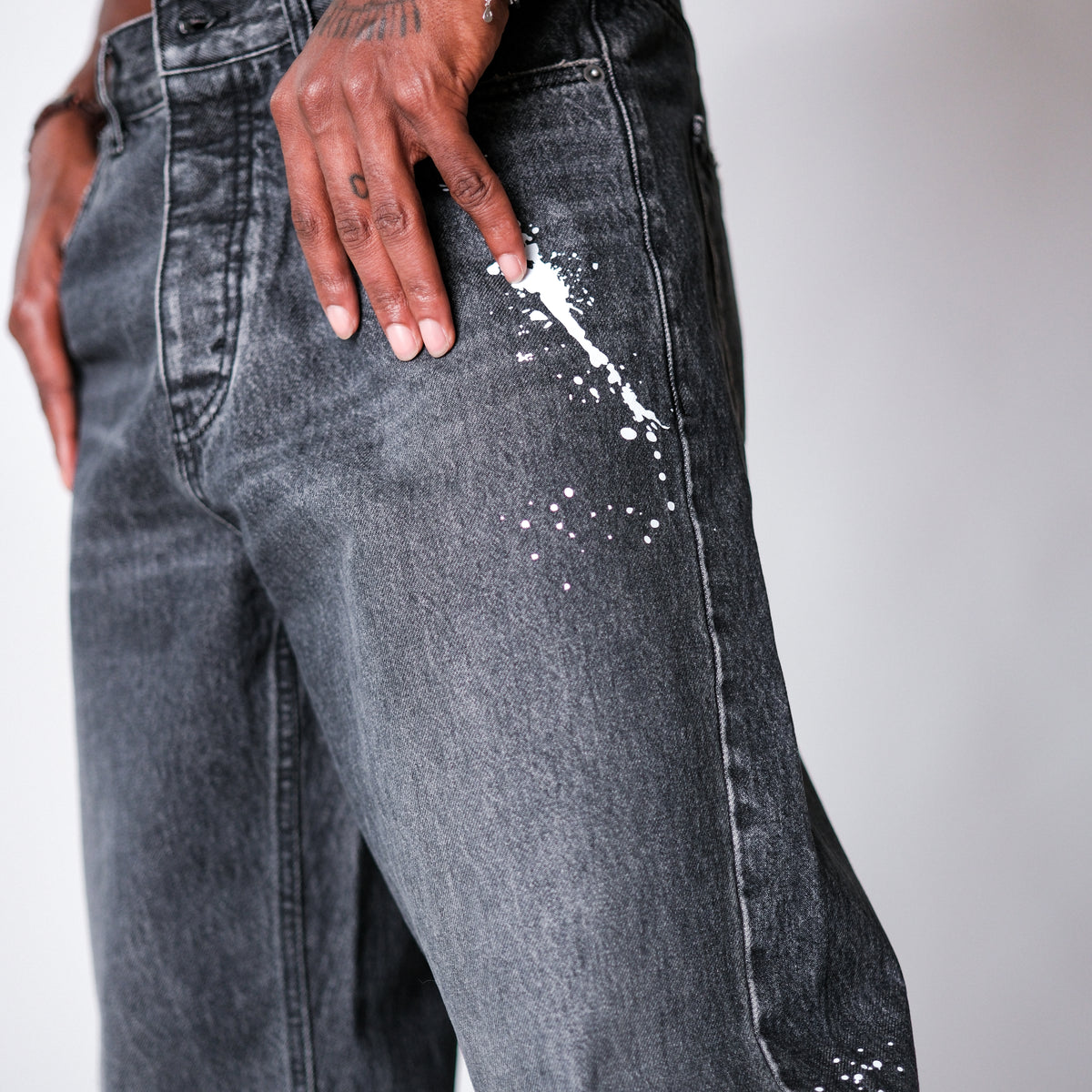 LIMITED BRUSH FADED JEANS