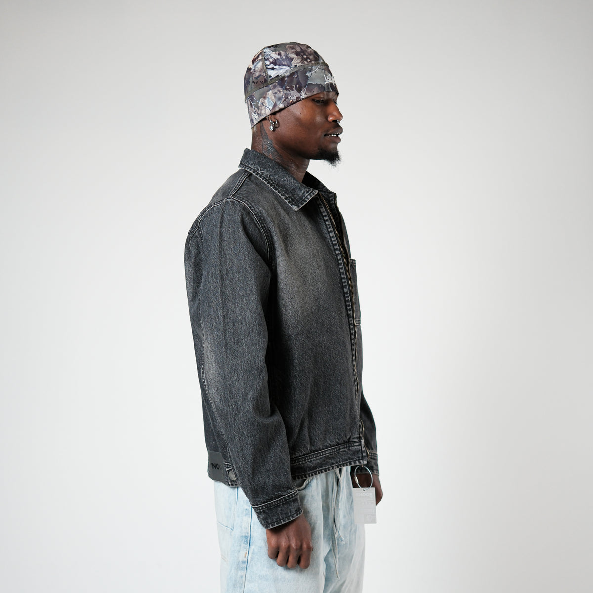 ZIP - UP FADED DENIM