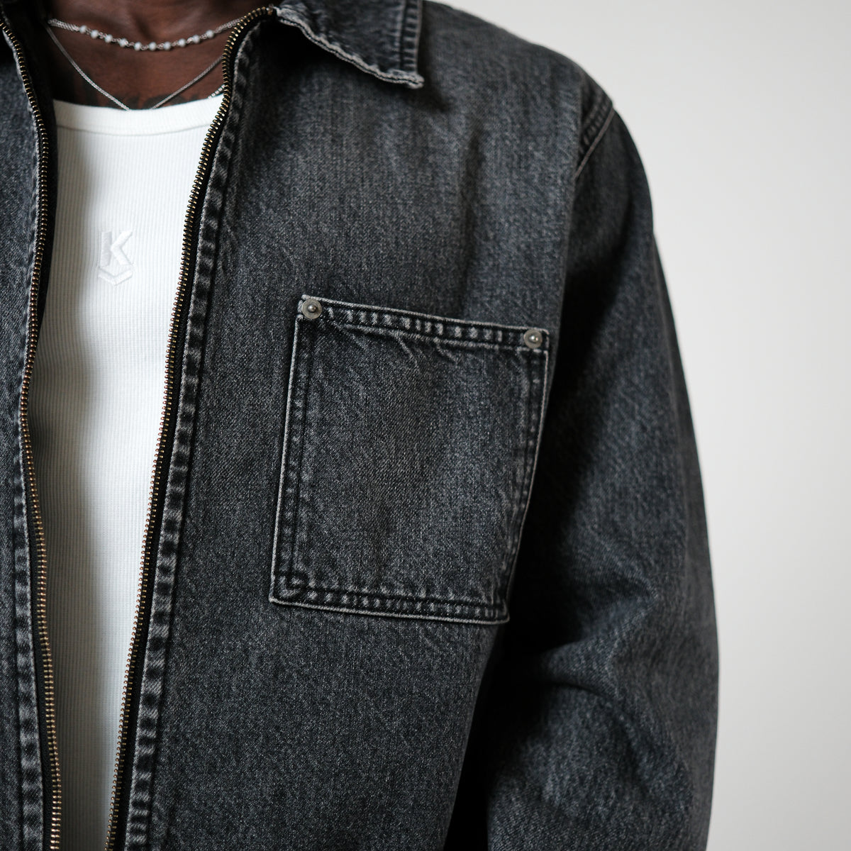 ZIP - UP FADED DENIM