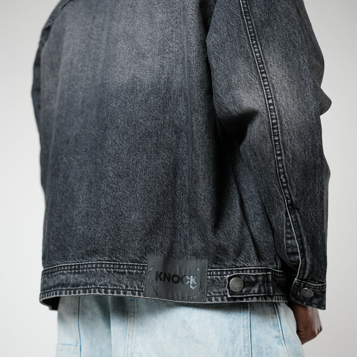 ZIP - UP FADED DENIM