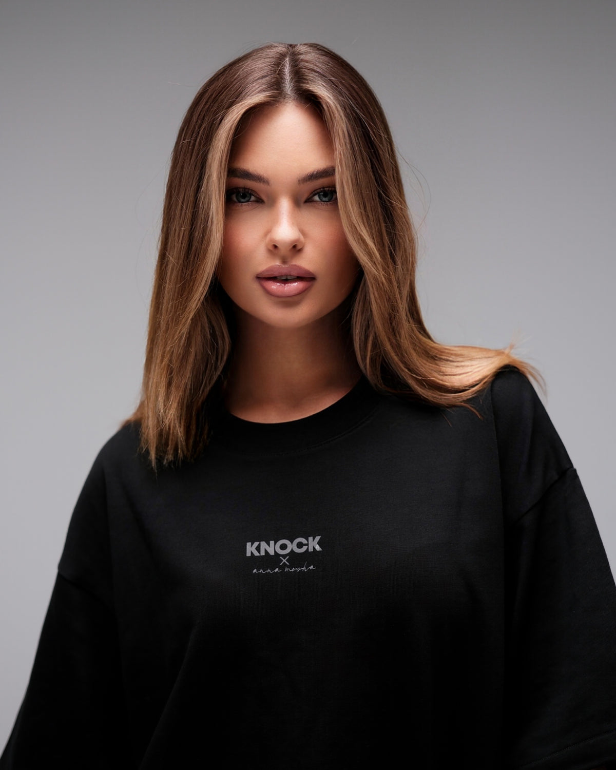 ANNA X KNOCK TEE | BLACK