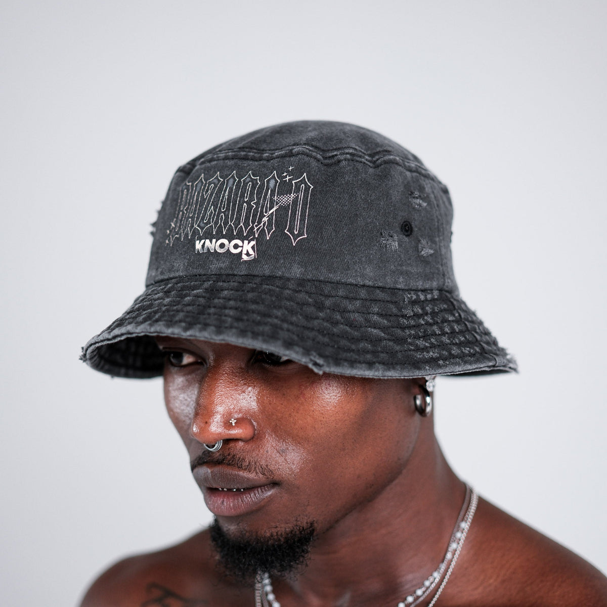 BAZARA 0 x KNOCK BUCKET HAT