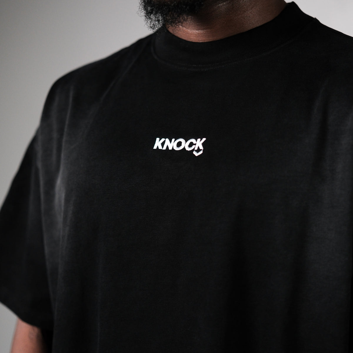 VINCIT QUI PATITUR TEE LOOSE BOTTOM