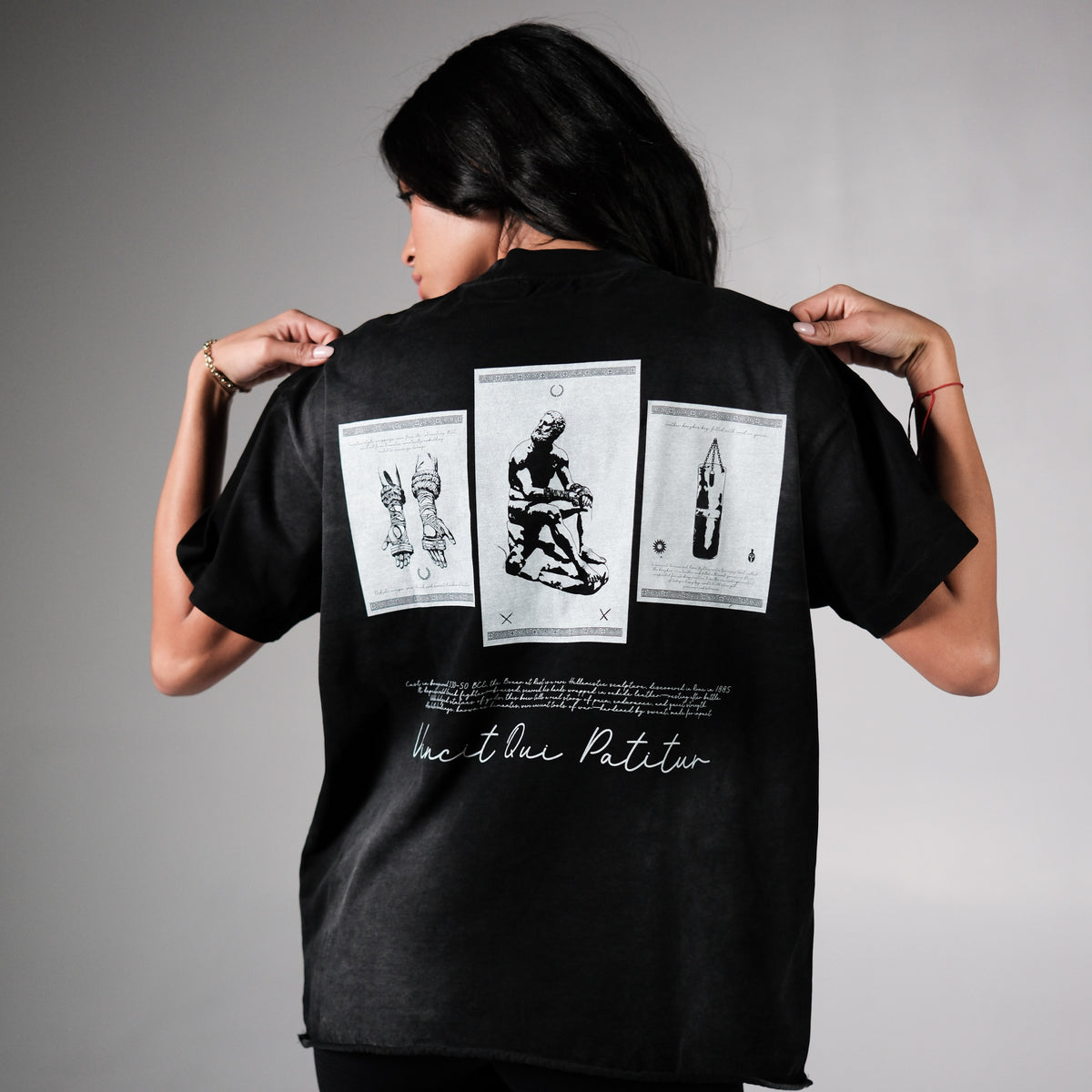 VINCIT QUI PATITUR TEE LOOSE BOTTOM
