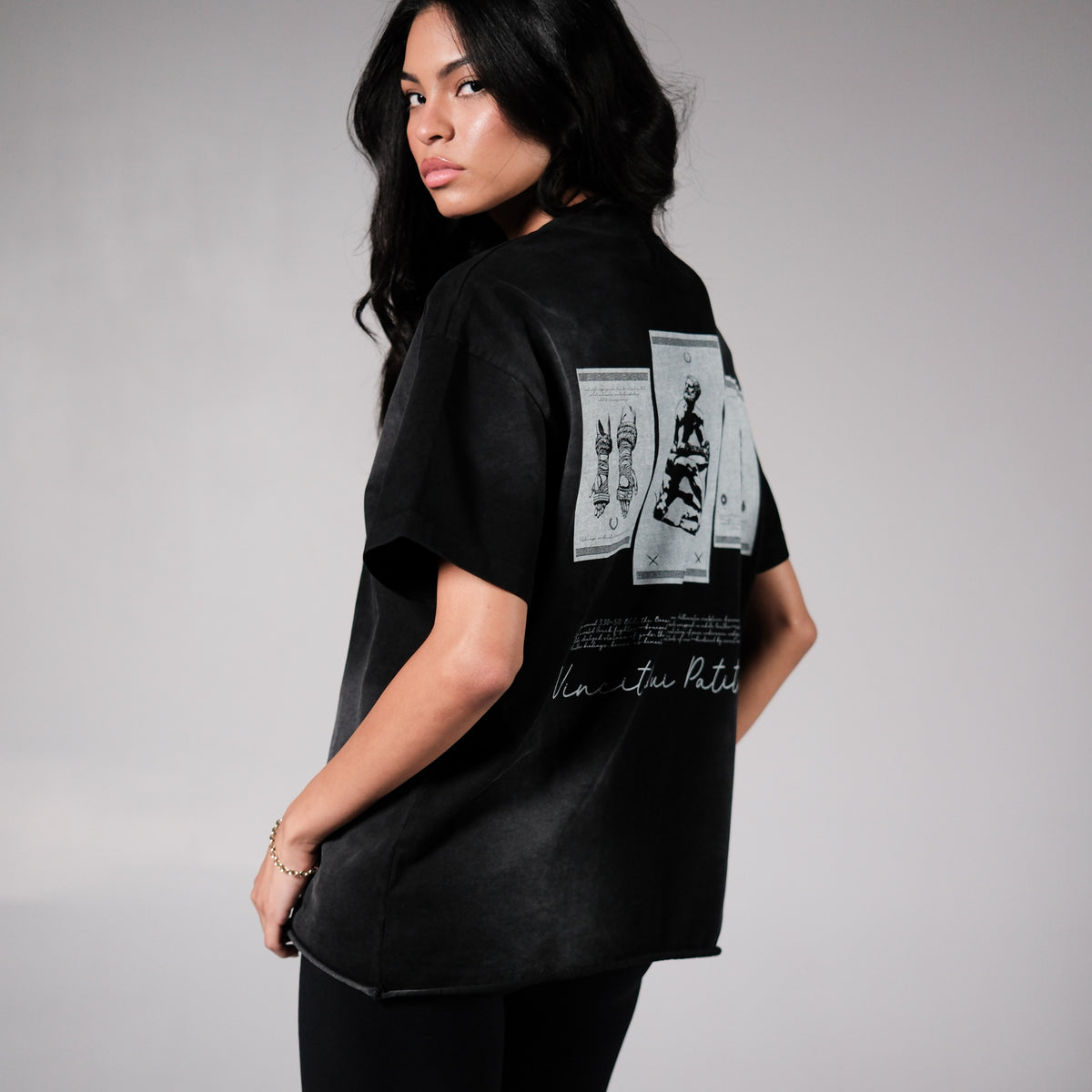 VINCIT QUI PATITUR TEE LOOSE BOTTOM